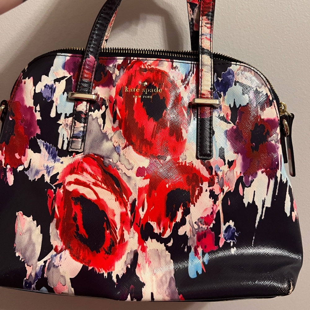 Kate Spade Purse in beautiful abstract floral pattern!
